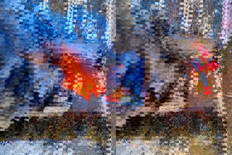 Incêndio em Prédio Comercial Mobiliza Equipes de Emergência no Centro da Cidade